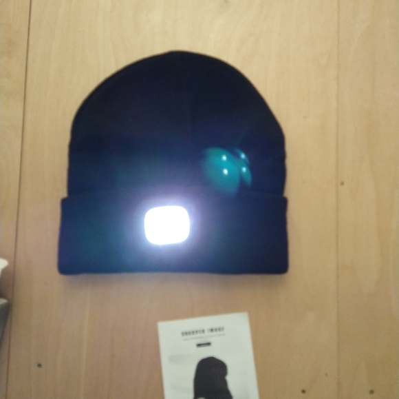 Sharper Image Unisex Rechargeable LED Light Up Beanie NEW JN BOX Sku #206894-01 - Picture 4 of 6